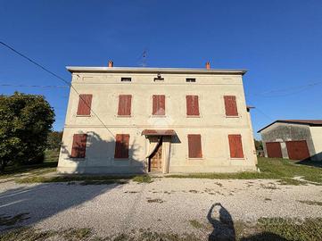 CASA DI CORTE A SUZZARA