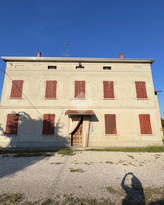 CASA DI CORTE A SUZZARA
