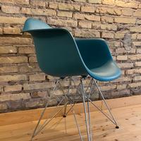 Sedia - poltrona modello Eames Plastic Armchair