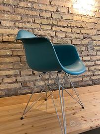 Sedia - poltrona modello Eames Plastic Armchair