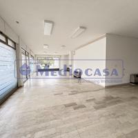 Ampio Negozio Vetrinato - Commenda Est, Rovigo