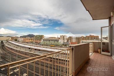 Ampio appartamento di 6 vani, 195 mq