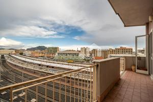 Ampio appartamento di 6 vani, 195 mq