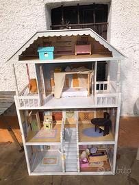Casa per bambole in legno