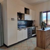 Trivano arredato con ampio cortile carrabile