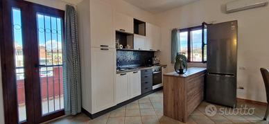 Trivano arredato con ampio cortile carrabile