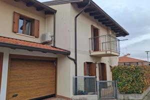 Recente villa a schiera di testa a 167mila