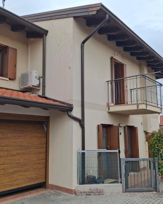 Recente villa a schiera di testa a 167mila