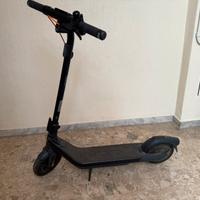 Monopattino elettrico ninebot segway e2 pro