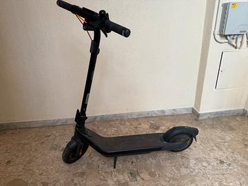 Monopattino elettrico ninebot segway e2 pro