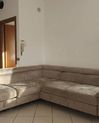 DIVANO CON CONTENITORE