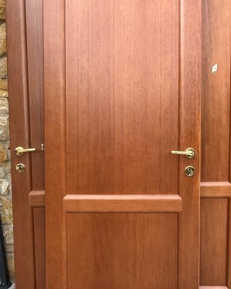 Porte finitura in noce: battente scrigno sopraluce