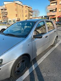 FIAT Punto 1.2 Benzina – Anno 2001 – 105.000 km