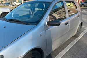 FIAT Punto 1.2 Benzina – Anno 2001 – 105.000 km