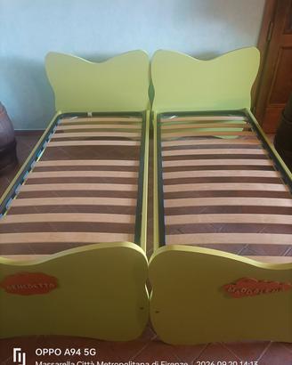 2 letti singoli con materassi 