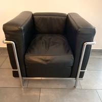 Poltrona LC2 in pelle nera by MDF ITALIA Milano