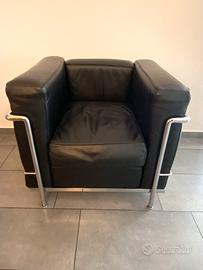 Poltrona LC2 in pelle nera by MDF ITALIA Milano
