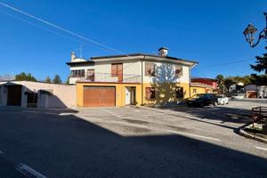 L'APPARTAMENTO BICAMERE CON TERRAZZO E SENZA SP...