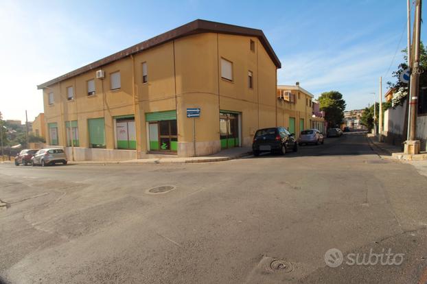 Locale commerciale di 445 mq