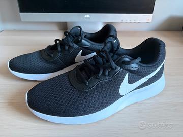 Nike Tanjun 42.5 uomo nuove