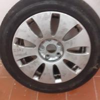Cerchione AUDI A4 con fissaggio a 5 fori e gomma