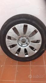 Cerchione AUDI A4 con fissaggio a 5 fori e gomma