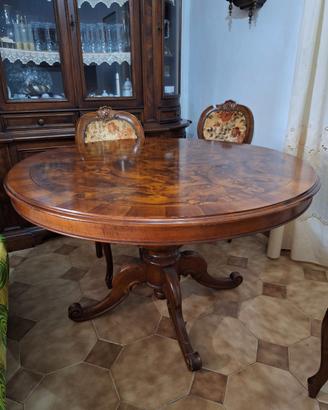 Tavolo rotondo in noce più sedie