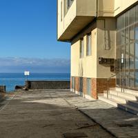 Accesso diretto alla spiaggia libera e attrezzata