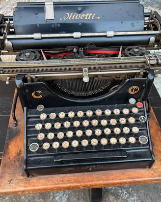 Macchina da scrivere Olivetti M20