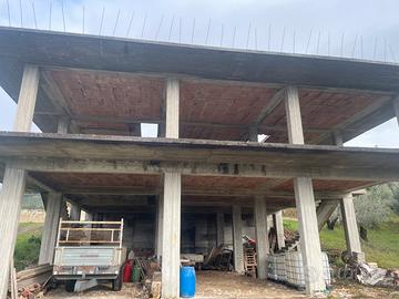 Cemento armato più terreno con olive