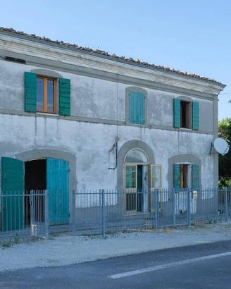 Villa di 25048 m² con 4 locali e box auto a Salude