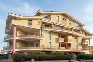 2 LOCALI A TORTORETO