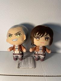 Peluche attack on titan sasha e connie