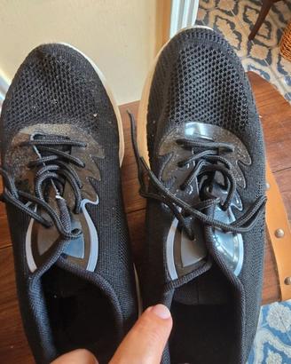 2 paia di scarpe sportive usate