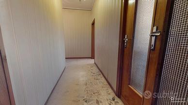 Via Don Minzoni. Pentavano con box auto