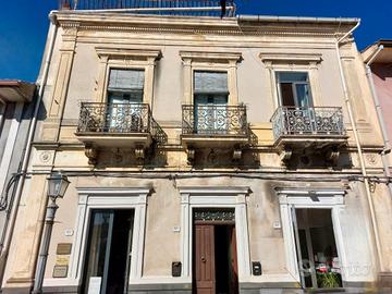 Semindipendente in antico stabile zafferana centro