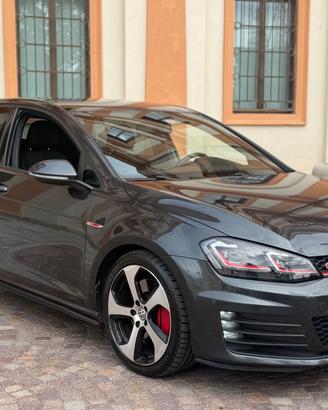 Volkswagen Golf GTI Performance 2.0 TSI 5p. BlueMo