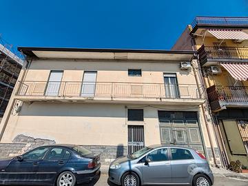 Casa singola con corte e terreno edificabile