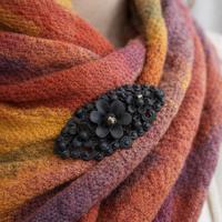 Spilla vittoriana da lutto smaltata antica