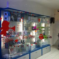 arredamento scaffali vetrine casa ufficio negozio 