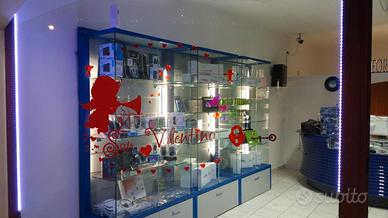 arredamento scaffali vetrine casa ufficio negozio 