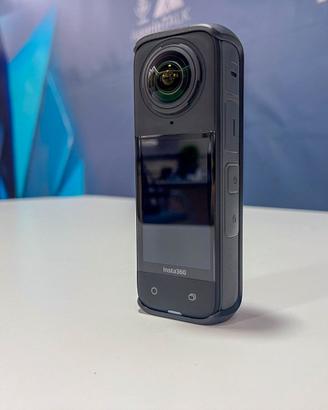 Insta360 X4 con scatola e accessori originali