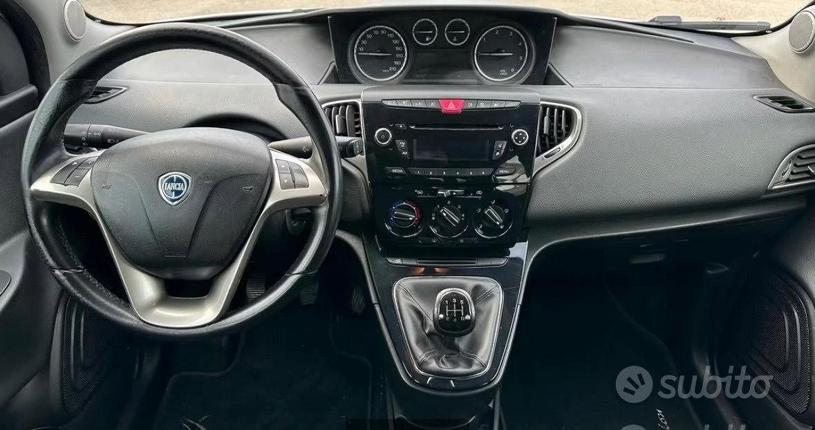 Lancia Ypsilon 2014 photo 2