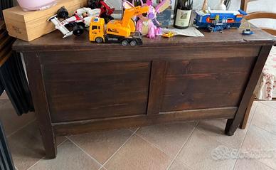 Antica  cassapanca in noce