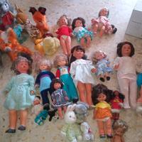Bambole e peluche assortiti 