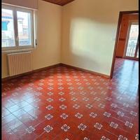 Attico non arredato zona alta 3 vani si residenza