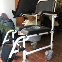 Sedia a rotelle “comoda” wc