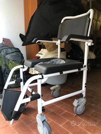 Sedia a rotelle “comoda” wc