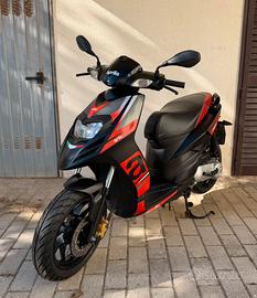 Aprilia sr motard