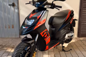 Aprilia sr motard